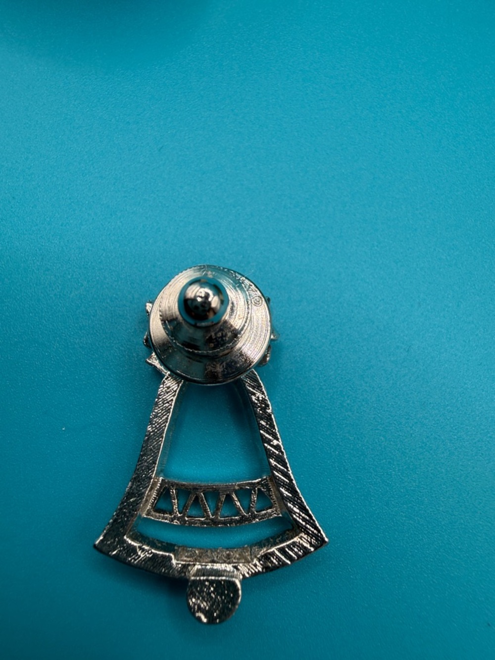Vintage Avon Silver Tone Festive Bell Pin with Original Box - Picture 3 of 5
